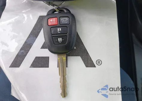 2017 Toyota Rav4 Xle z USA, uszkodzony, nr VIN JTMWFREV8HJ704504